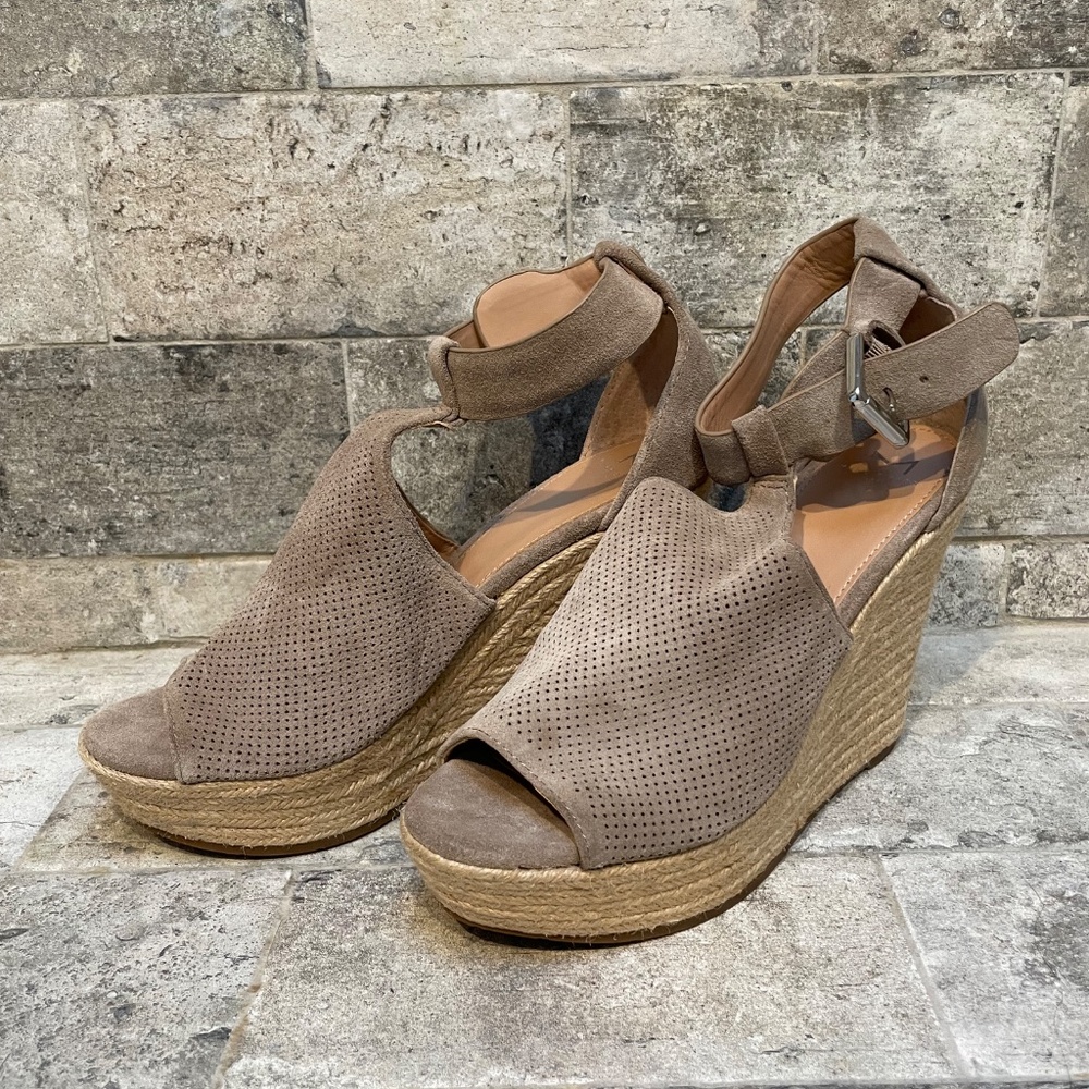❤️ MARC FISHER TAUPE SUEDE WEDGE SANDALS SIZE 9
